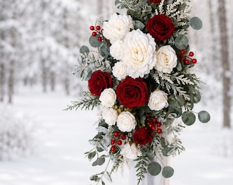 Winterliche Hochzeitsbogen-Blumen, rot-weißer Blumengirlande, weihnachtliche Hochzeitsbogen-Dekoration, künstliche Rosen und Eukalyptus-Zeremonienhintergrund