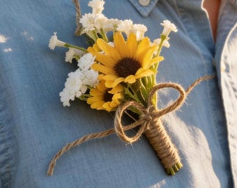 ひまわりの花婿ブートニア、黄色のウェディングフラワー、カントリーウェディングのラペルピン、秋のウェディングコサージュ、ファームハウススタイル