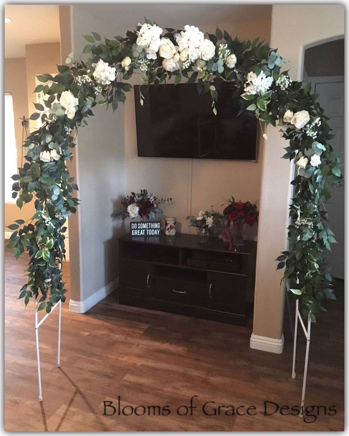 Elegant Wedding Florals & Arch Garlands: Transform Your Ceremony Arch Decoration