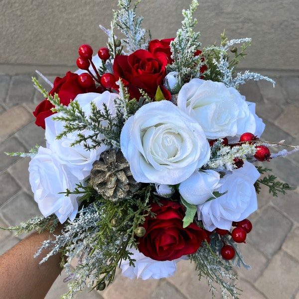 White wedding bouquet, bride bouquet, bridesmaid bouquet, rustic wedding flowers, red bride bouquet, winter wedding, Christmas wedding.