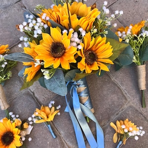 Rustikales Sonnenblumen-Hochzeitsstrauß-Set - Gelbe Sonnenblume und Brautstrauß mit blauem Band, Landhochzeitsblumen, künstlicher Blumenstrauß