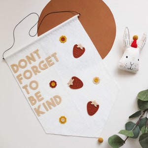 Don&#39;t Forget To Be Kind Filz Girlande, große Filz Girlande, Filz Obst, Filz Blumen, Filz Kinderzimmer Wandbehang, Wandbehang, Kinder Banner