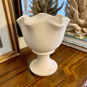 Retro White Stucco Compote Vase, Spatter Pottery Pedestal Vase With Ruffled Rim image 5