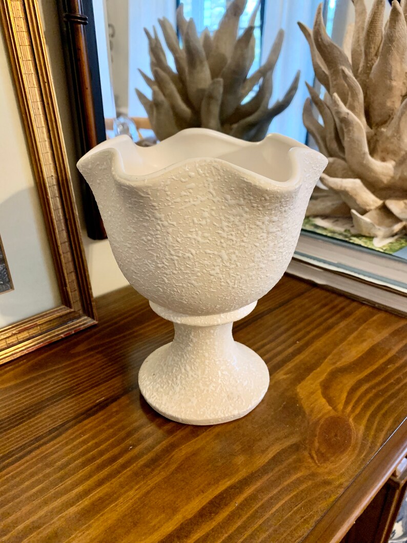 Retro White Stucco Compote Vase, Spatter Pottery Pedestal Vase With Ruffled Rim image 5