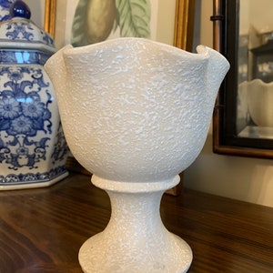 Retro White Stucco Compote Vase, Spatter Pottery Pedestal Vase With Ruffled Rim image 8