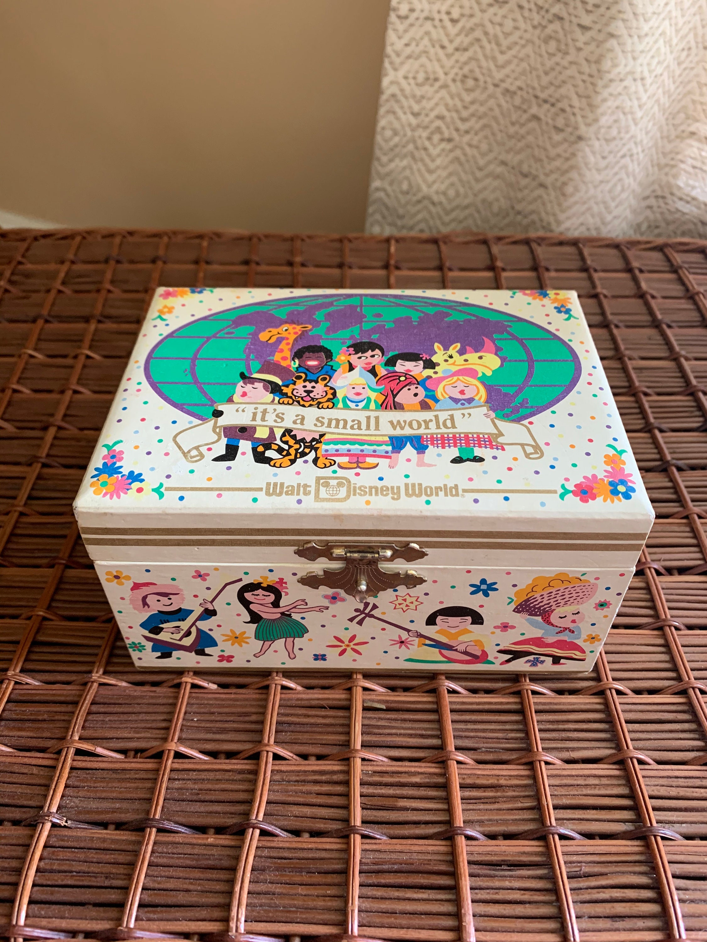 Vintage 1960's Disney World “it's A Small World” Music Box, Retro