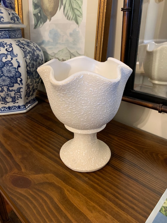 Retro White Stucco Compote Vase, Spatter Pottery Pedestal Vase With Ruffled Rim