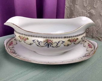 Noritake majestueux saucière Miramuro vers 1921 motif de bouquet de roses roses petite fleurs bleues et bordure crème de défilement gris foncé vintage