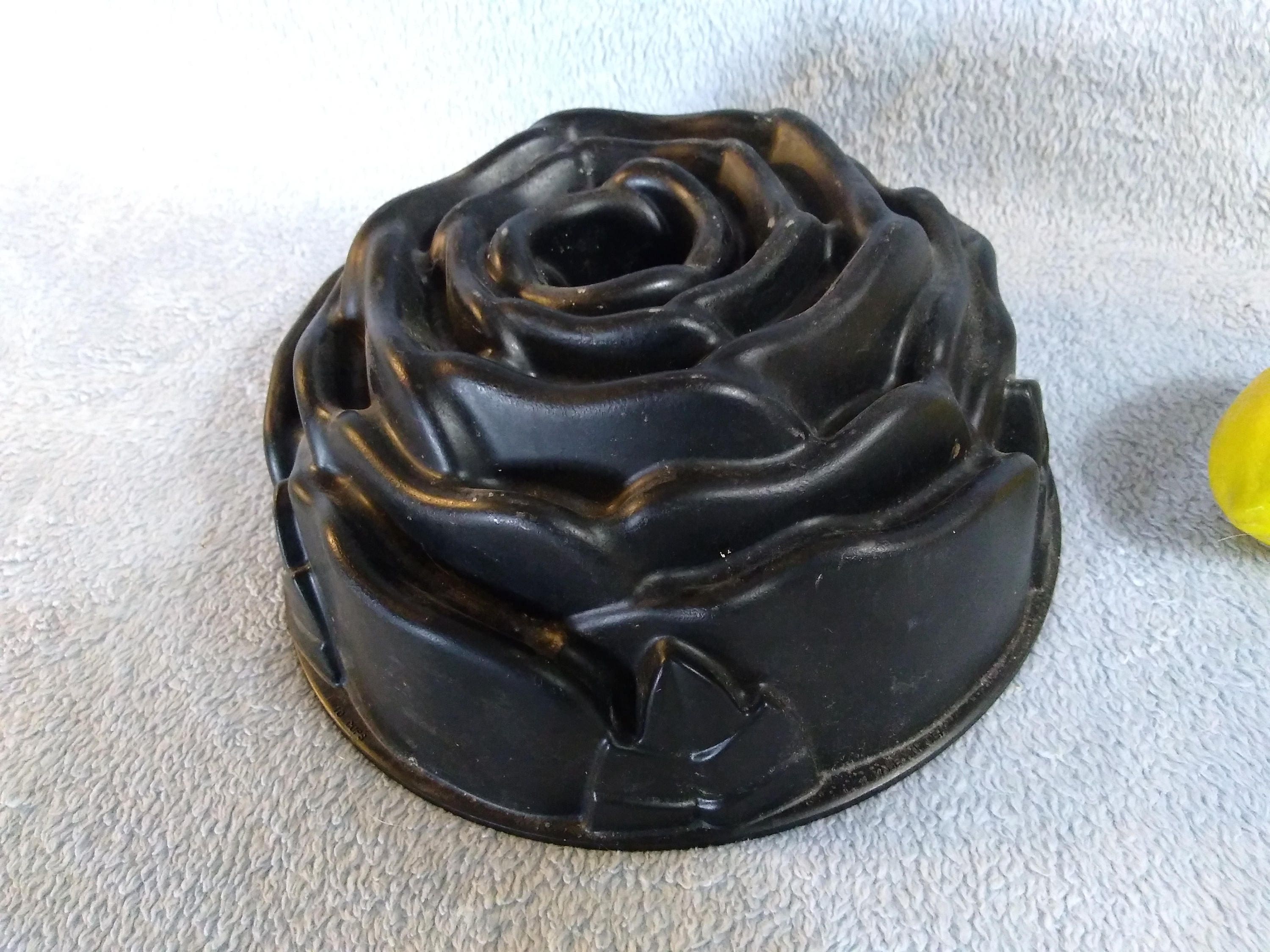 Nordic Ware Bundt Bread Cake Pan Mold Flower Cake Decorating