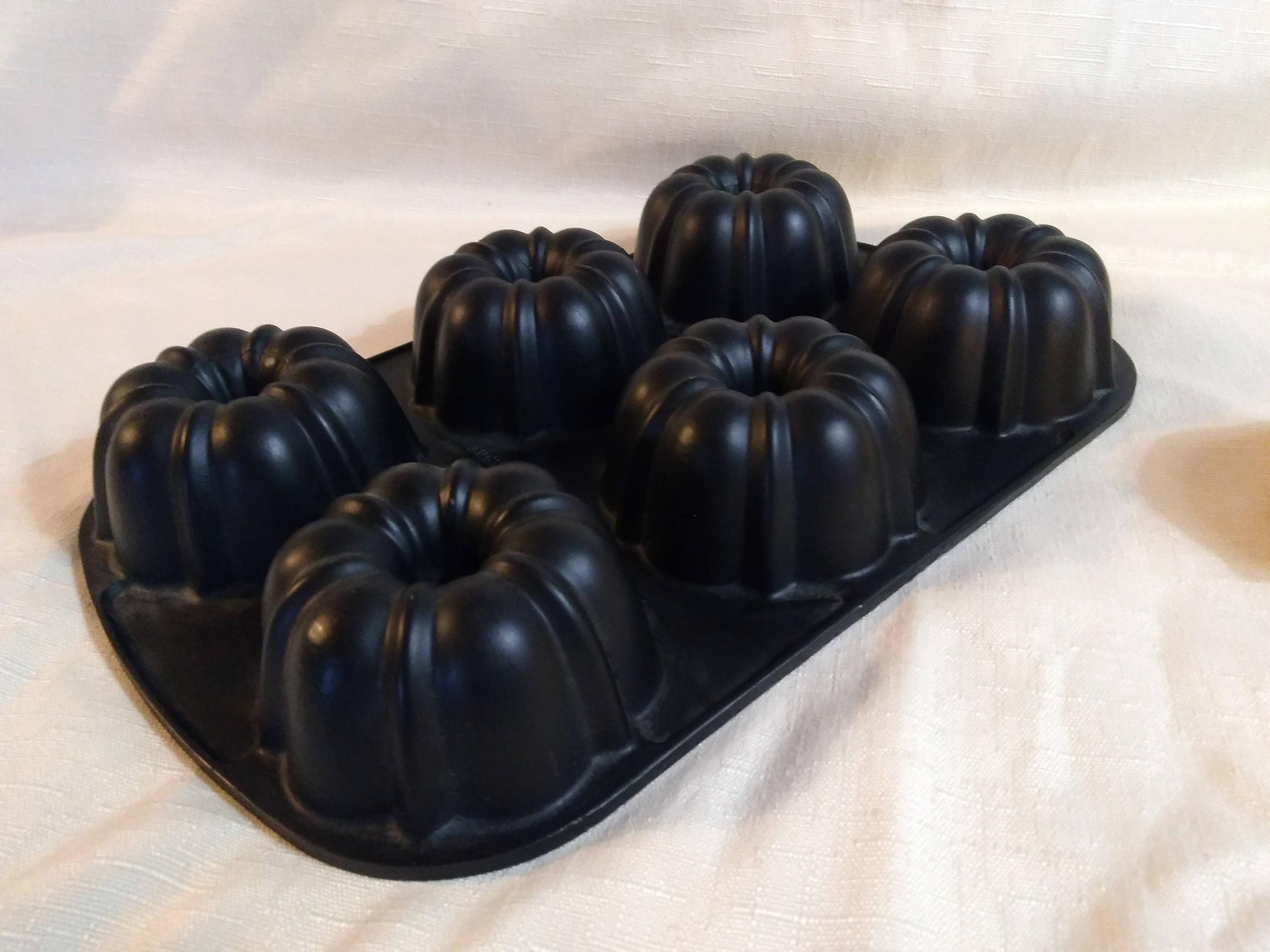 Set of Nordic Ware Mini Bundtlette and Reg Bundt Cake