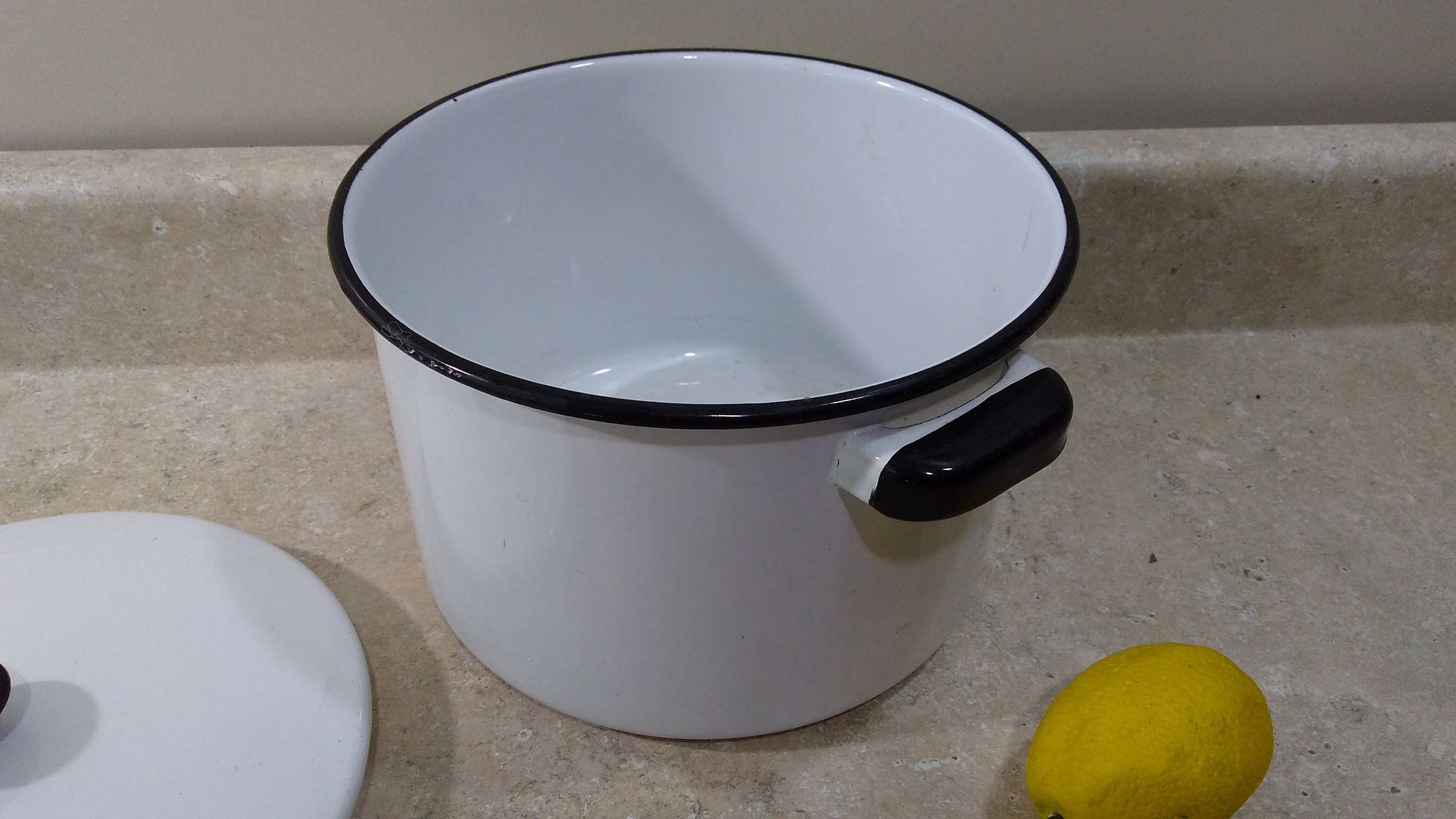White Enamel Stock Pot 9 Mid Century Rustic Country Farmhouse Kitchen