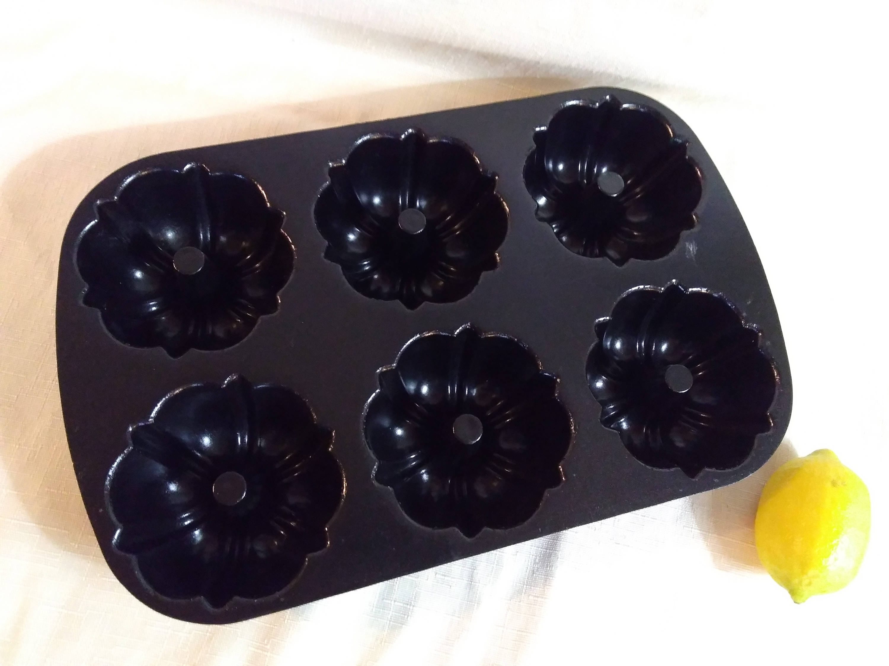 Set of Nordic Ware Mini Bundtlette and Reg Bundt Cake Molds Heavy Cast