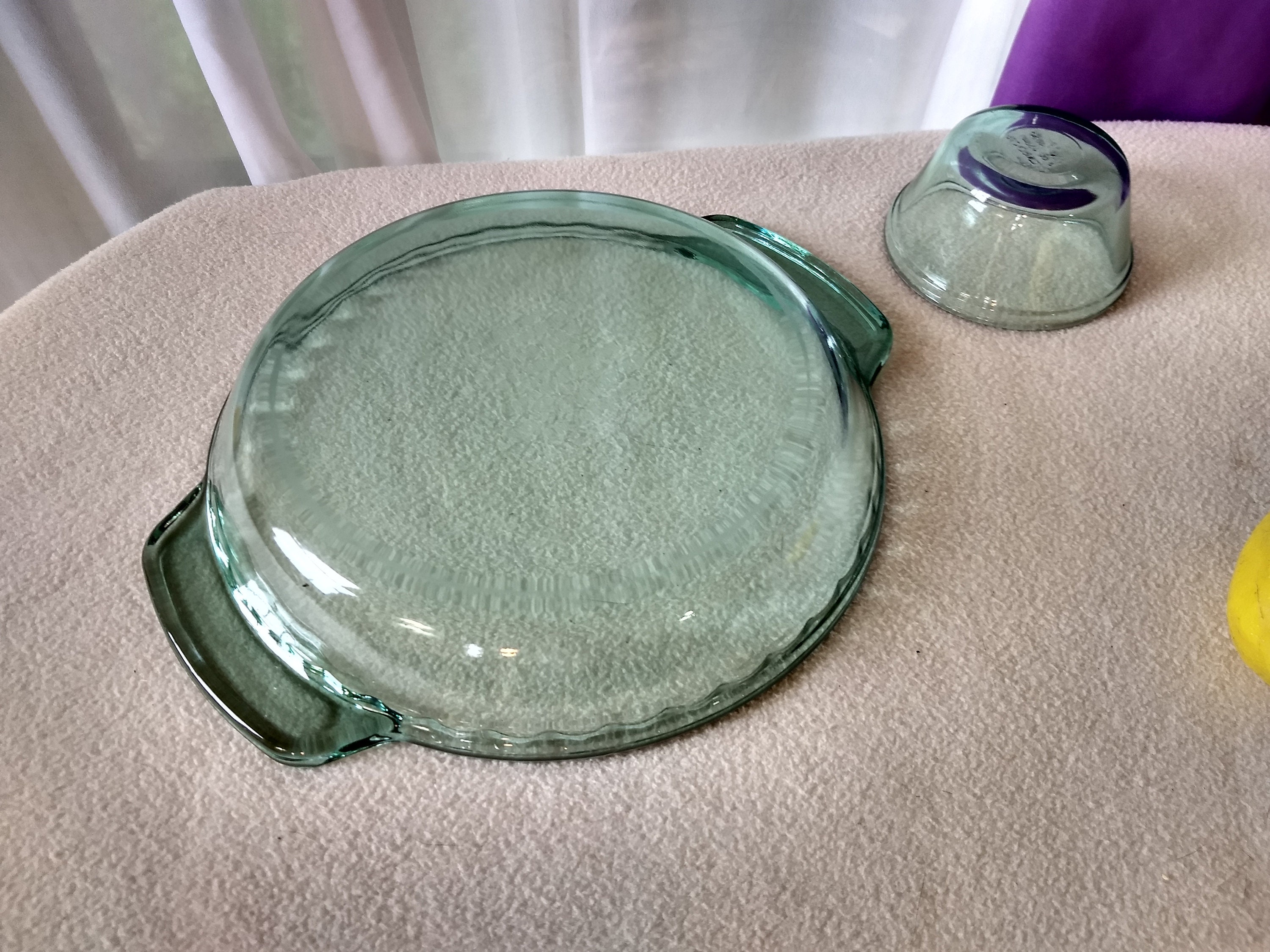 Anchor Hocking 9 Inch 1075 Green Tint Glass Pie Pan & 6 Oz. Ramekin