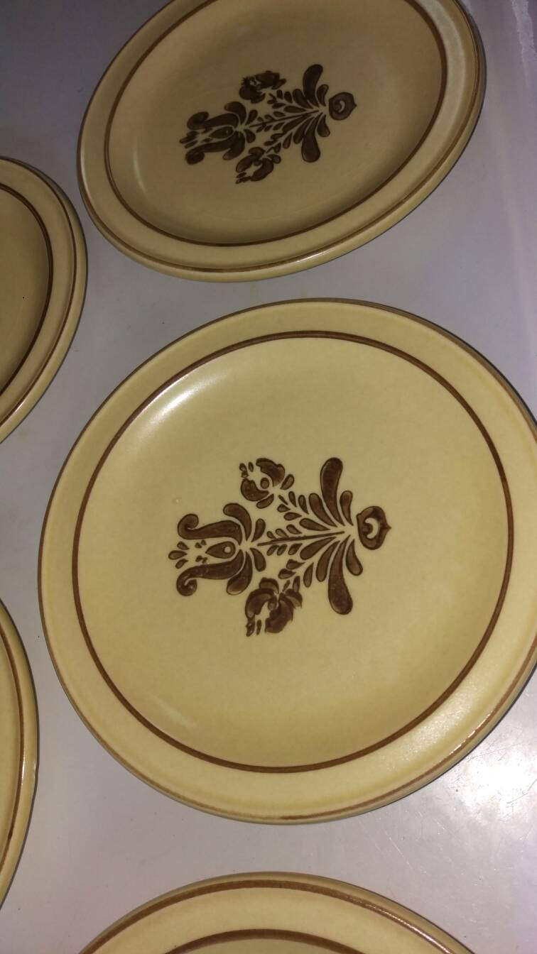 Pfaltzgraff Village Tan and Brown Stoneware 7 Inch Bread and Butter Dessert Plate Set Of 6