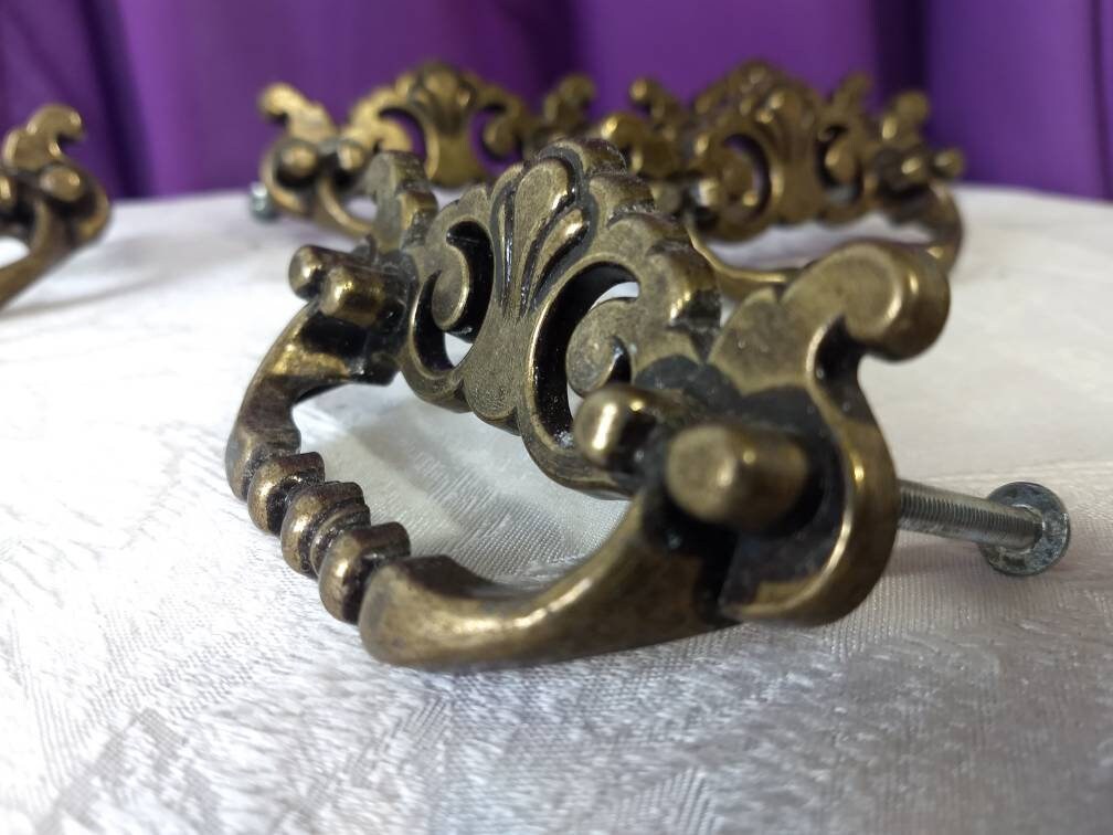 Vintage Brass Drawer Pulls Colonial Style Set Of 5 Craft Supplies And