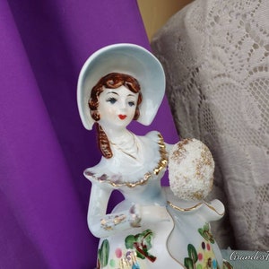 Vintage Figurine, Lipper And Mann, L And M, Victorian Lady With Bonnet Floral Skirt And Muff afbeelding 9