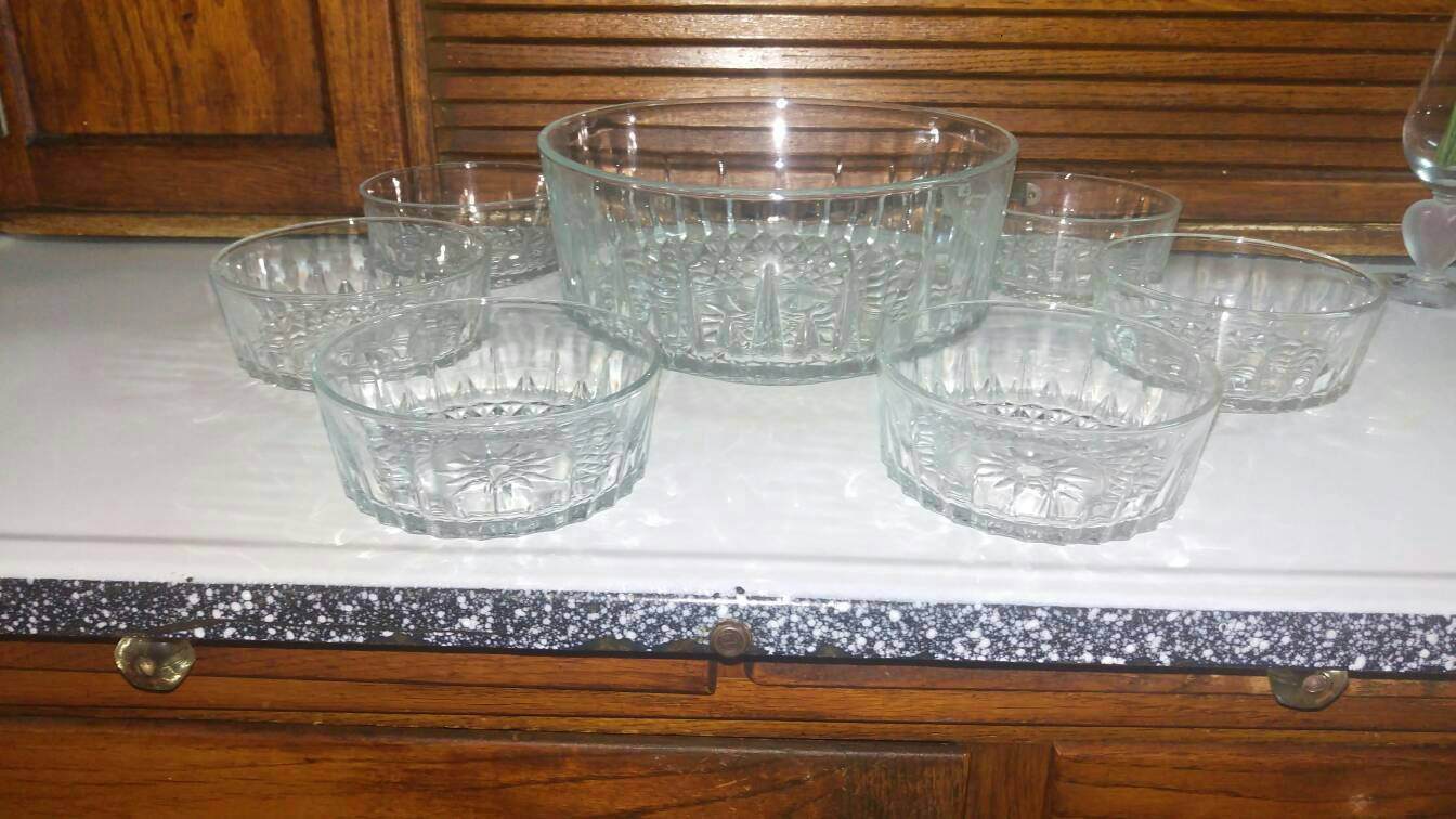 Diamant Arcoroc France Diamond Cut Clear Glass 9 Inch Salad Dessert