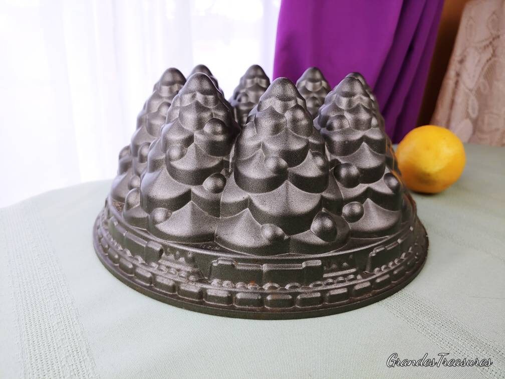 Nordic Ware Holiday Tree Bundt Christmas Tree Pine Forrest Bundt Cake