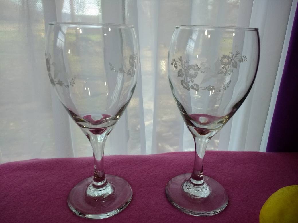 Avon Hummingbird Etched Pattern Wine Glasses Set of 2 Glasses Water Goblets Stemware By Libbey