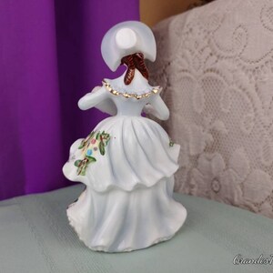 Vintage Figurine, Lipper And Mann, L And M, Victorian Lady With Bonnet Floral Skirt And Muff afbeelding 7