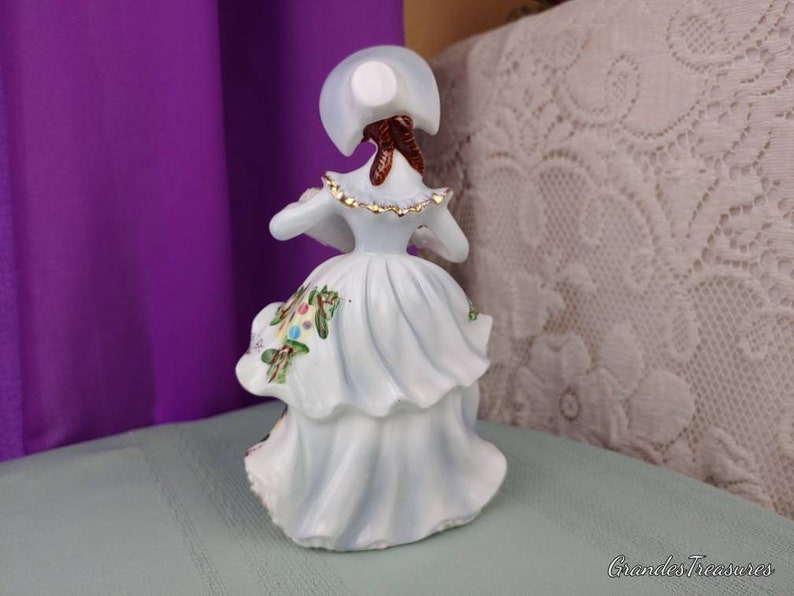 Vintage Figurine, Lipper And Mann, L And M, Victorian Lady With Bonnet Floral Skirt And Muff afbeelding 7