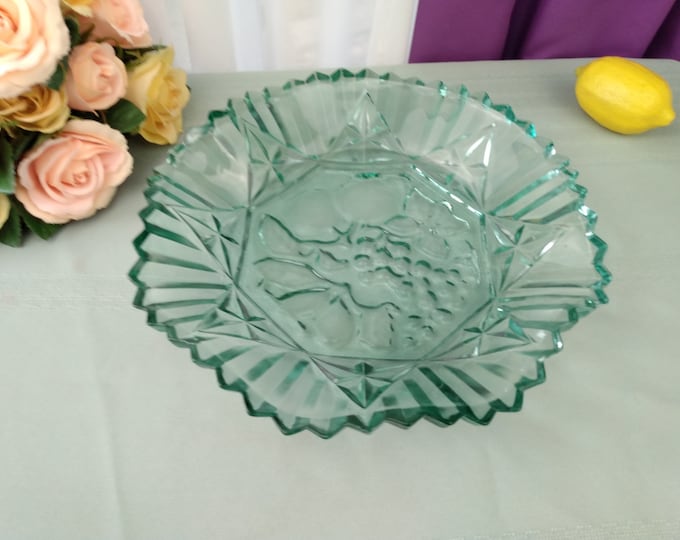 Federal Pioneer Pattern Georgian Coke Green Pressed Glass 10 Inch Bowl Fruit Embossed Center Crimped Edges Rim Large Soup Bowl Depression