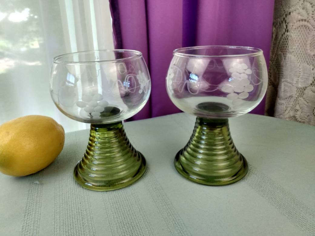 Roemer German Wine Glasses Etched Grapes Vines Green Ribbed Hollow Stem 1/41 Set of 2 Heidelberg