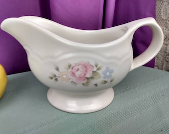 Tea Rose Pfaltzgraff Stoneware Gravy Boat ~ Beautiful Condition ~  Pink And Blue Flowers Beige