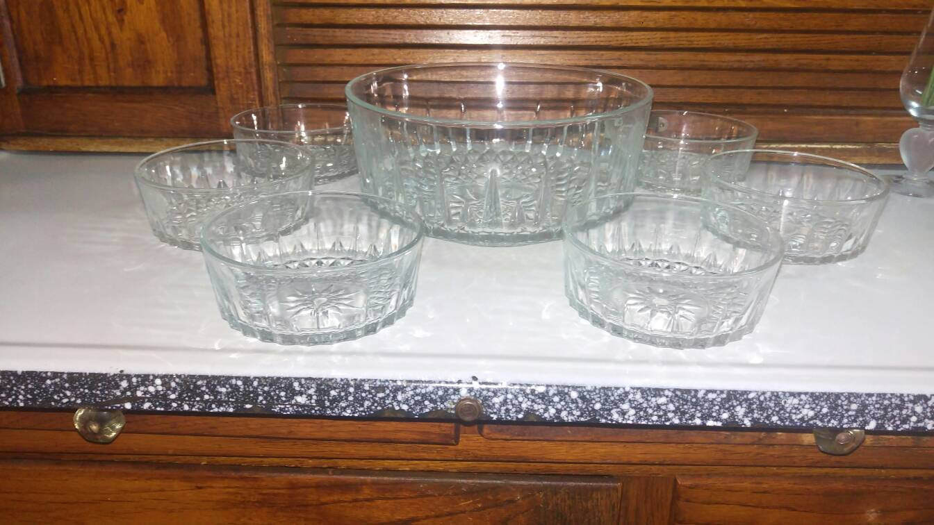 Diamant Arcoroc France Diamond Cut Clear Glass 9 Inch Salad Dessert Serving Bowl With 6 Salad Bowls Retro Vintage Salad Bowl Set