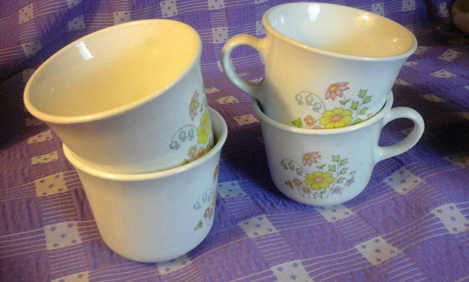 Set of 4 Corelle Spring Meadow Design Coffee Mugs With Saucers Vintage