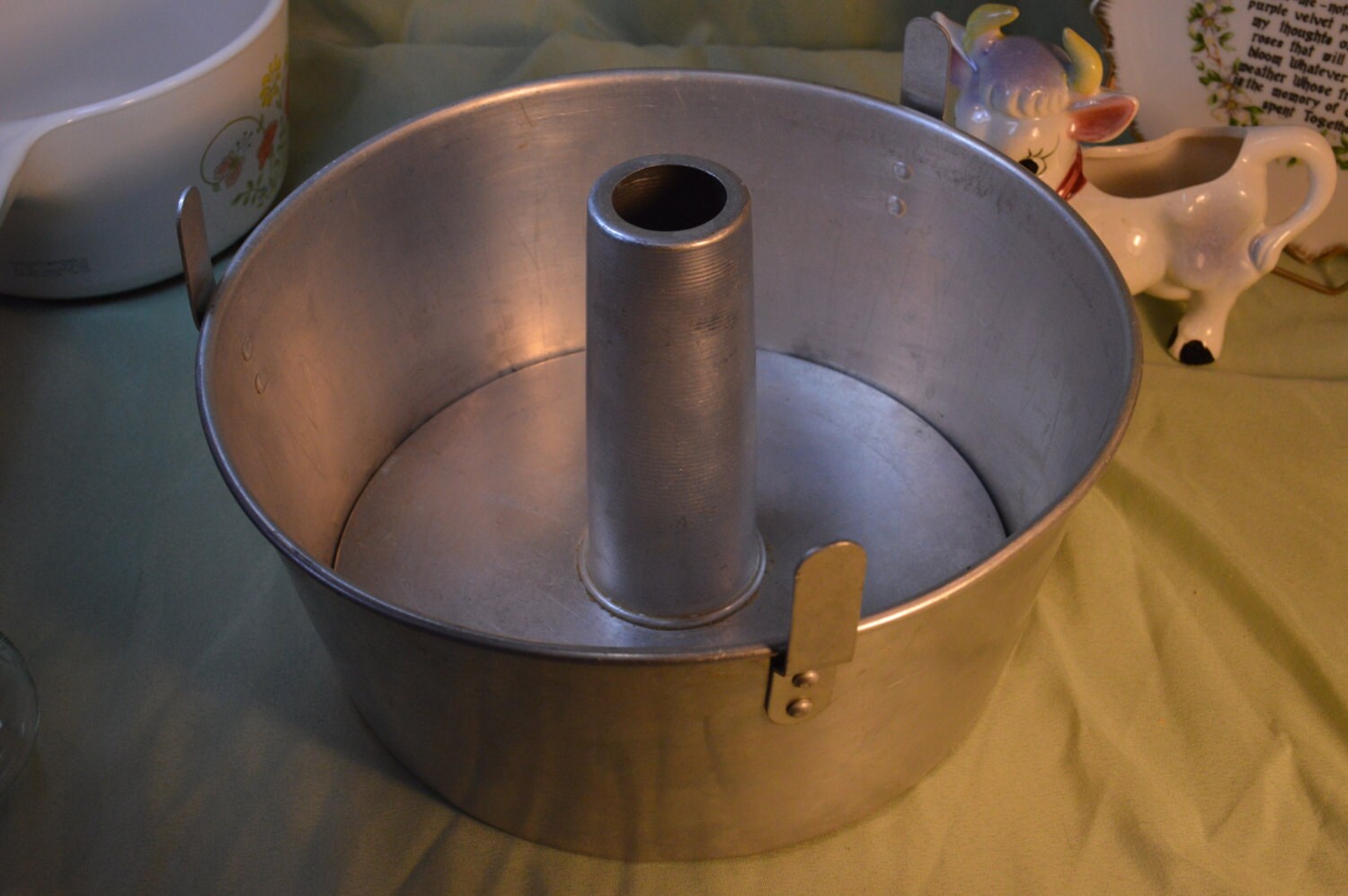 Mirro Aluminum Round Bundt Cake Pan Retro Vintage Kitchen