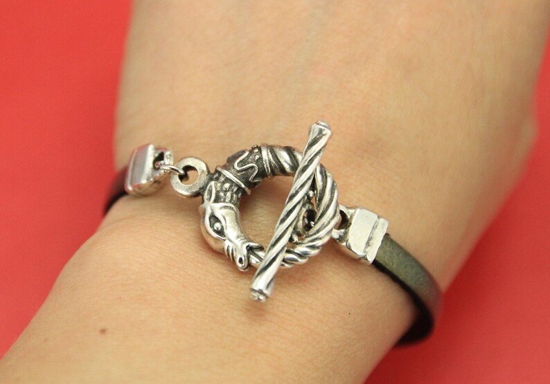Qty1 10mm or 5mm flat cord sea horse toggle clasp, FC0317MADE in EUROPE zamak sea horse toggle clasp X2779S