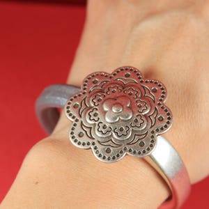 B0030&gt;&gt;MADE in EUROPE zamak flower half bracelet, half cuff, half bracelet Qty1