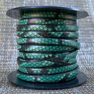 MADE in EUROPE 24&#39;&#39; green python printed leather cord, 5mm flat leather cord, 5mm flat leather cord (AR100/05/GRSNAKE)