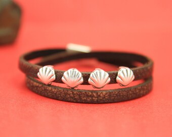 FS0372>>MADE in EUROPE 4 zamak seashell sliders, 5mm flat cord zamak tiny seashell sliders, zamak slider for 5mm cord Qty4