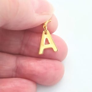 Breloque initiale en or, breloque lettre en acier inoxydable à ajouter avec fermoir mousqueton, breloque initiale à ajouter, breloque alphabet à ajouter