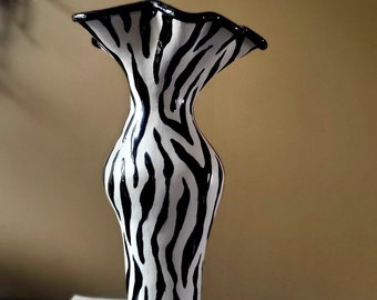 Black and white vessel "Zebra"