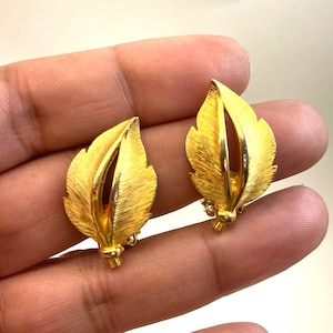 Vintage Clip Earrings Leaf Brushed Gold Tone Textured Chunky Heavy 1980s B#6