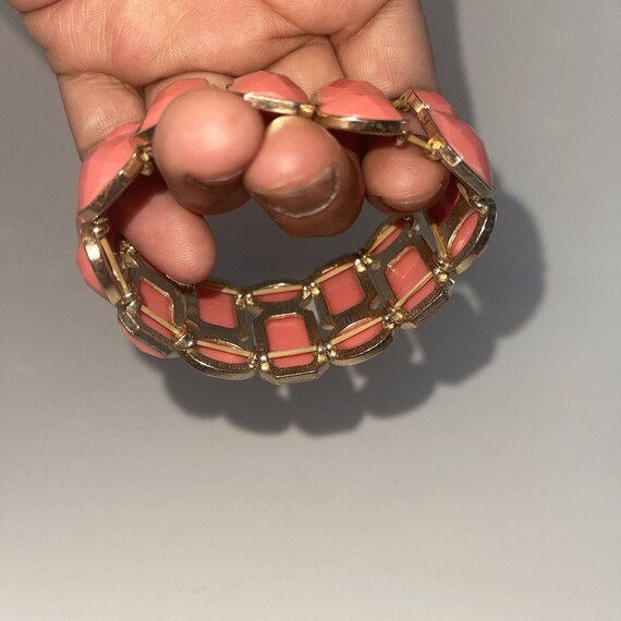 Vintage Stretch Bracelet Gold Tone Salmon Pink En… - image 4