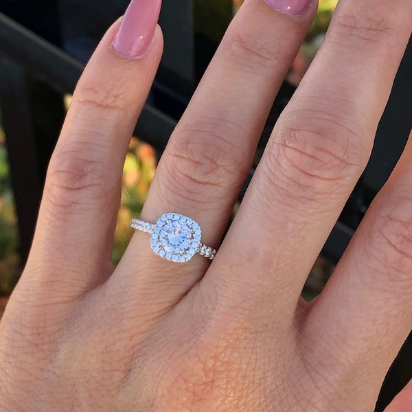 Bague de fiançailles carrée Halo. Bague de fiançailles de luxe. Bague de promesse en argent sterling. Bague d’anniversaire. Bague de fiançailles. Anneau Halo à coupe ronde.