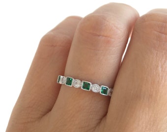 Green Emerald Art Deco Band. Emerald Ring. Simulated Emerald Stackable Ring. Wedding Band. Antique Style Ring. Emerald Eternity Band.