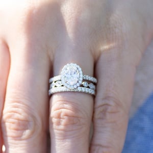 Elegant Oval Halo Ring Set. Bridal Rings. Anniversary Rings. 1.5 Carats Oval Engagement Ring. Art Deco Band. Wedding Rings. Silver Rings.