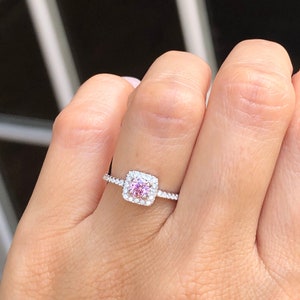 Anillo apilable de circonita rosa. Delicado anillo solitario de circonita rosa. Anillo con piedra natal de octubre. Anillo de plata de ley. Anillo pequeño de circonita rosa. Anillo con piedra natal.