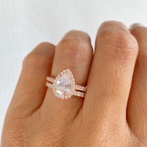 2.5 ctw Pear Shaped Wedding Ring Set. Bridal Set. Rose Gold Wedding Rings. Teardrop Ring. Anniversary Rings. Pear Cut Engagement Ring.