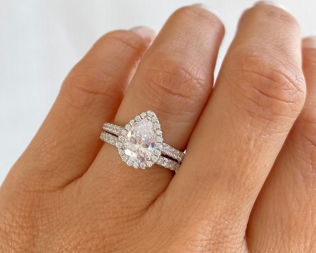 2.5 Ctw Pear Shape Wedding Ring Set. Teardrop Halo Ring. Pear Shaped Engagement Ring. Sterling Silver. Teardrop Ring Set. Pear Halo Ring Set Etsy Sweden
