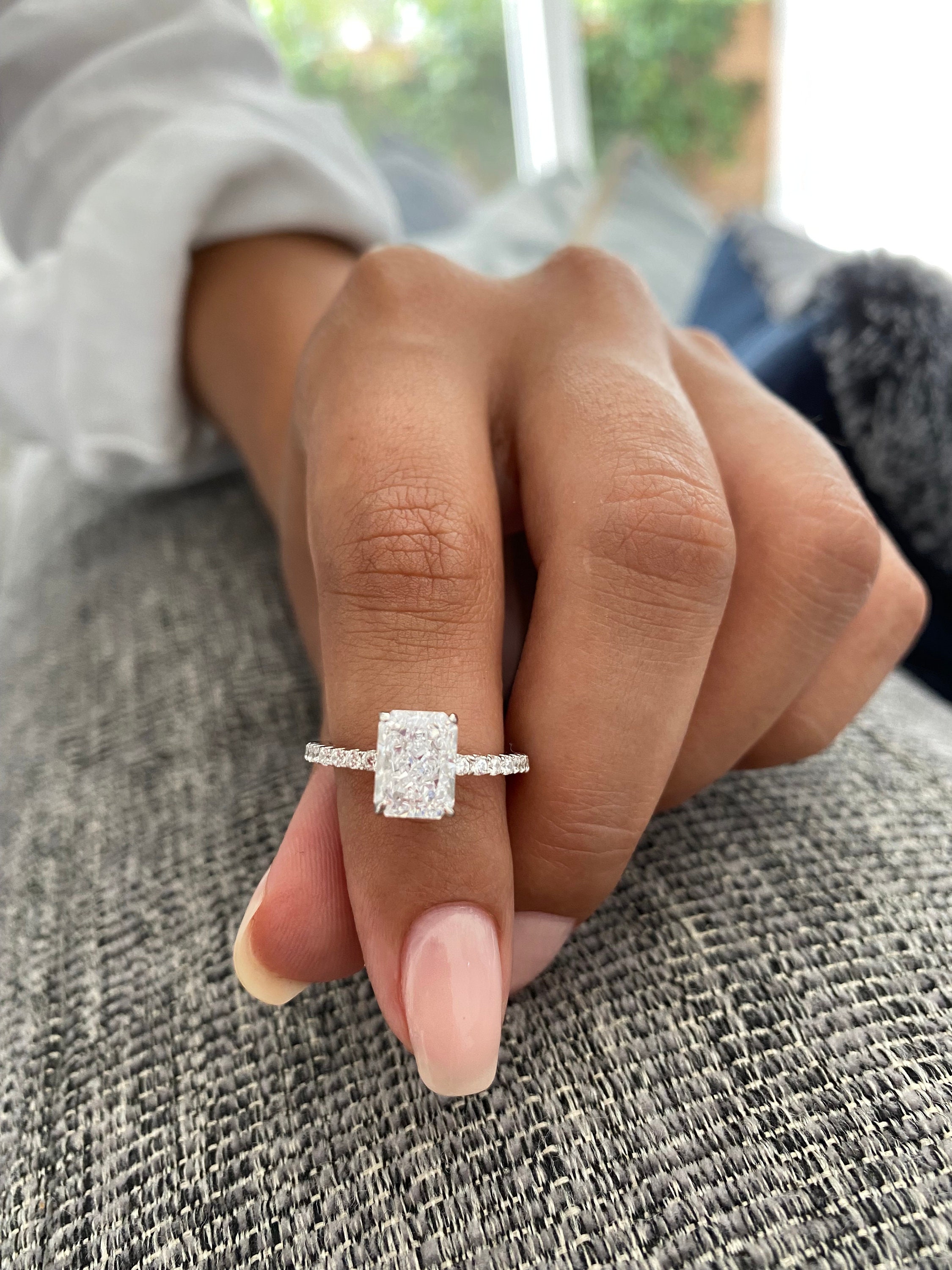 1.25 Carats Radiant Cut Engagement Ring. Wedding Ring  display picture 1