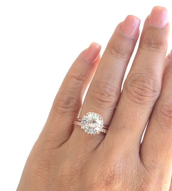 Open circle halo ring set online
