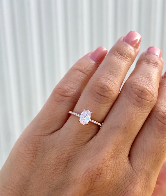 All About Oval Diamond Engagement Rings