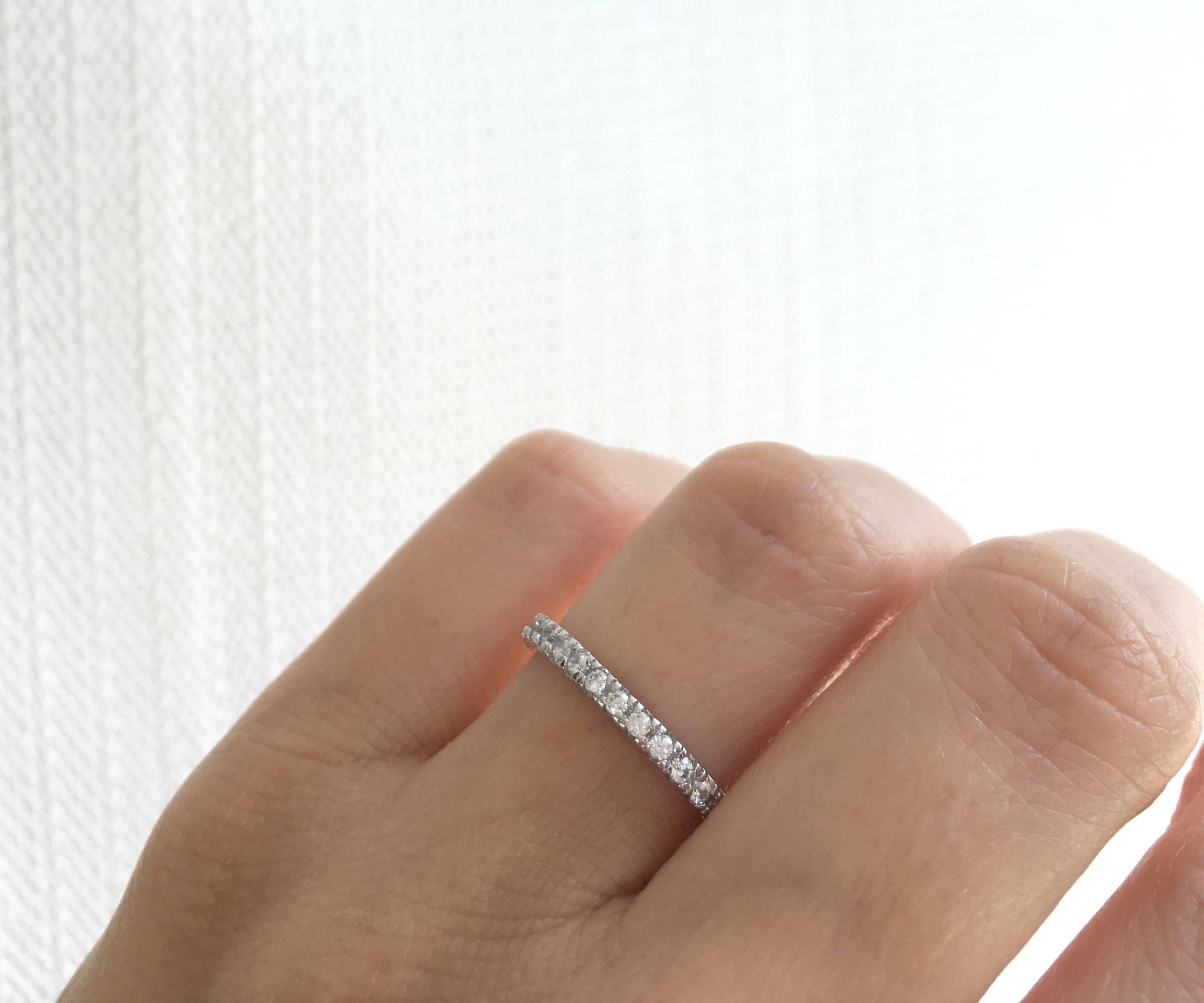 ダイヤモンド模造品 2 mm スターリングシルバーの結婚指輪。フル 