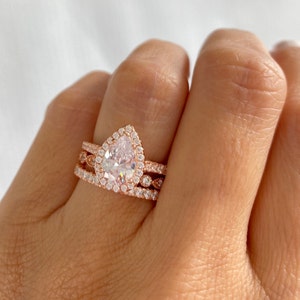 Set di fedi nuziali in oro rosa da 3,0 ct. Anelli nuziali. Fedi nuziali Halo a forma di pera. Anello a goccia. Banda Art Déco. Anello di fidanzamento con taglio a pera.